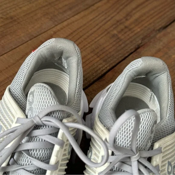 On Cloud Swift Women’s Running Shoe Size 7 Glacier White - Picture 8 of 9